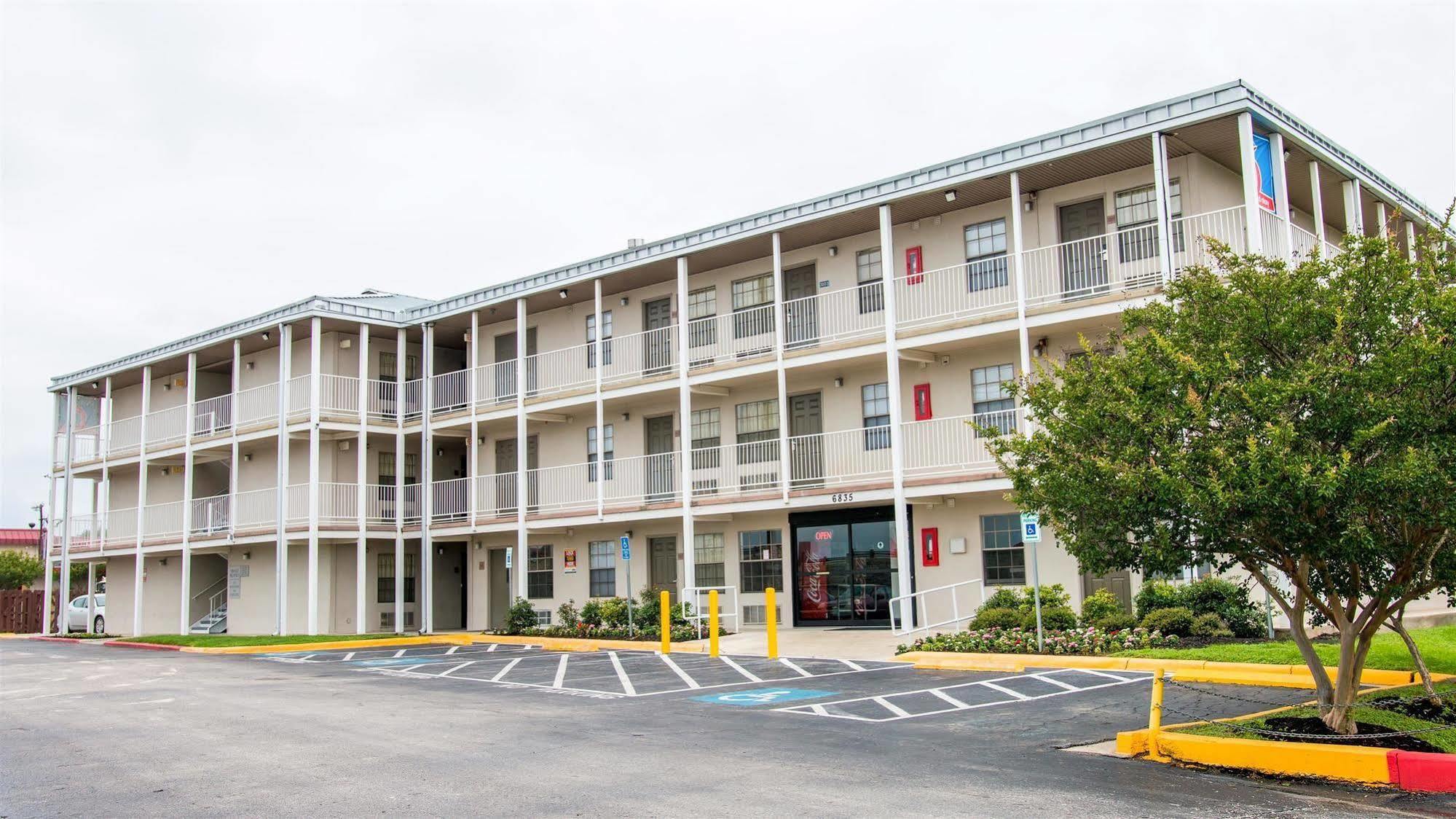 Studio 6-San Antonio, Tx - Lackland Afb Екстериор снимка